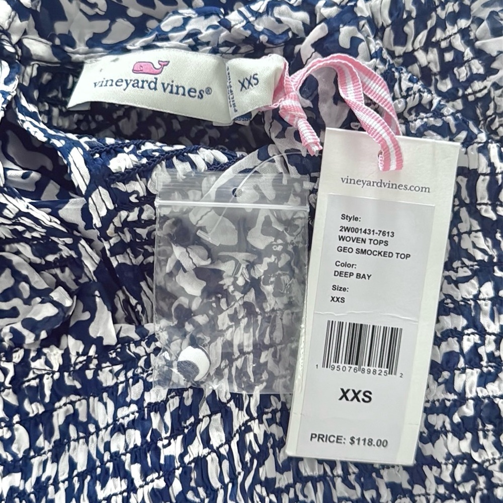 Vineyard Vines Geo Smocked Sleeveless Top - Picture 12 of 16
